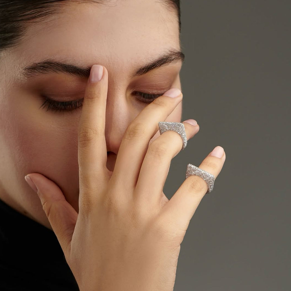 Geometric Silver Hip-Hop Rings For Women In Alloy With Rhinestones Featuring Electroplated Craftsmanship