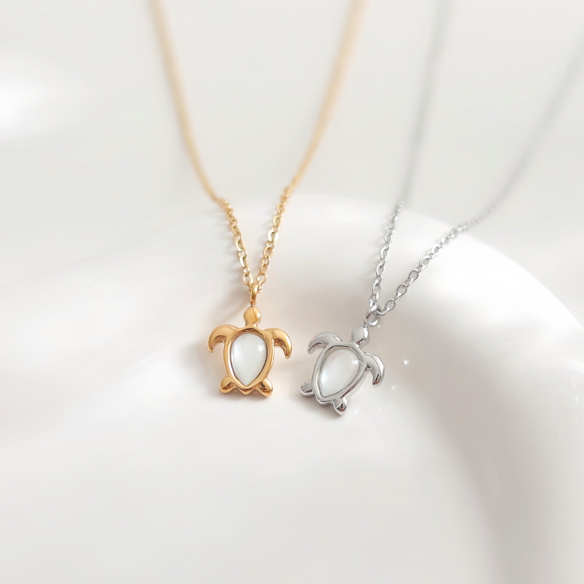 Sweet Tortoise Pendant Necklace For Women In Real Gold Plated Titanium Steel With Shell Pendant