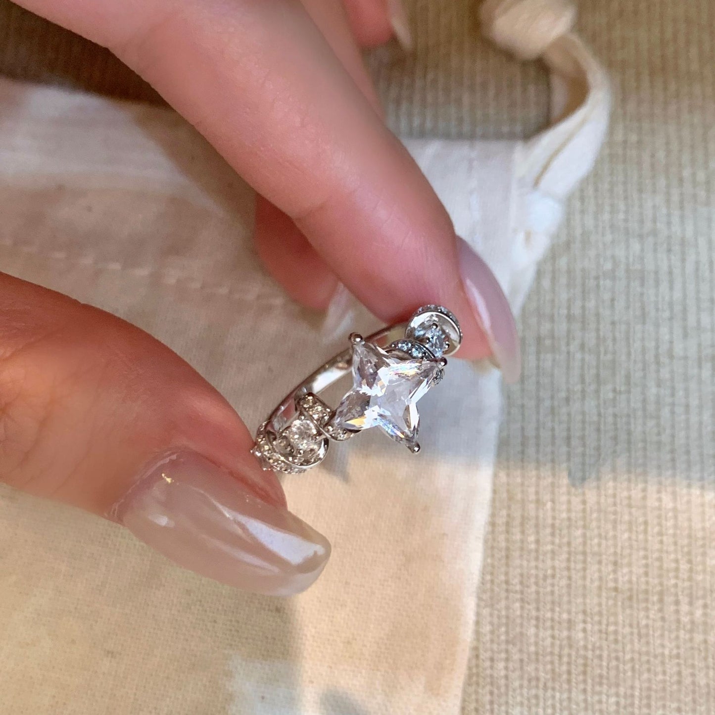 Novelty Star Ring For Women Handmade Alloy Ring With Zircon Inlay