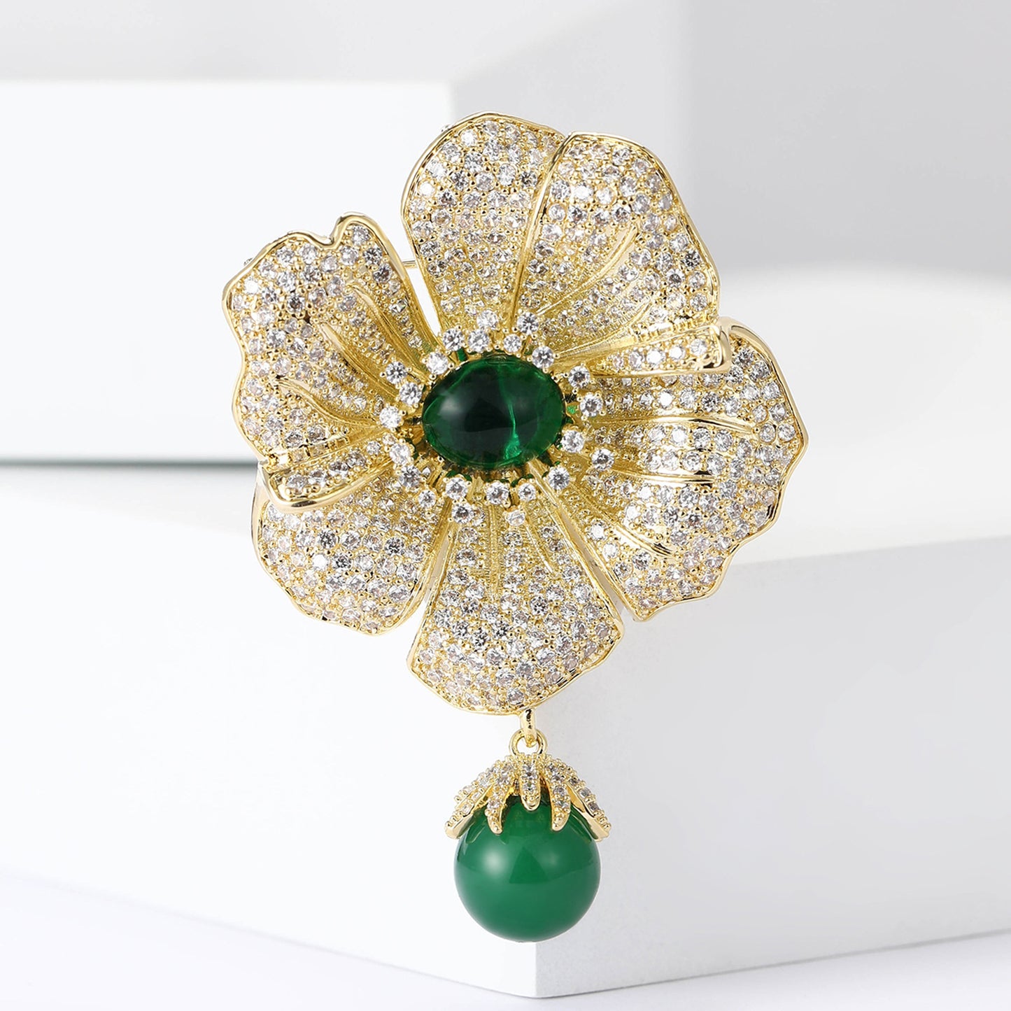Alloy Flowers Pin With Electroplated Finish In Elegant Gold Tone