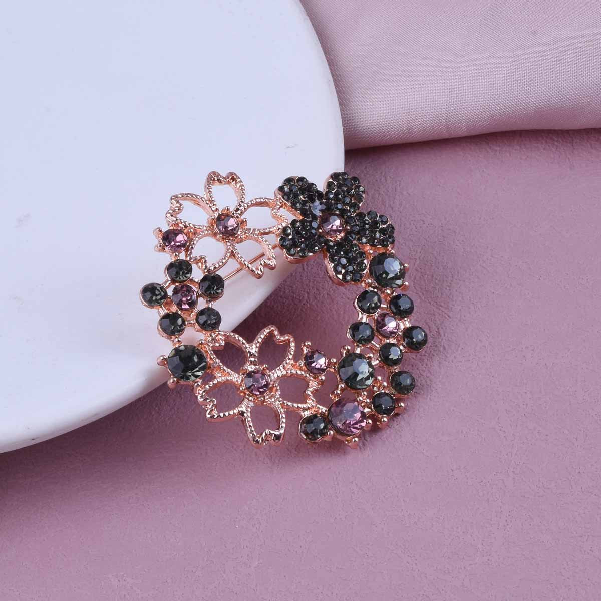 Flowers Pin In Rose Gold With Diamond Craft, Made Of Zinc Alloy And Inlaid With Rhinestones