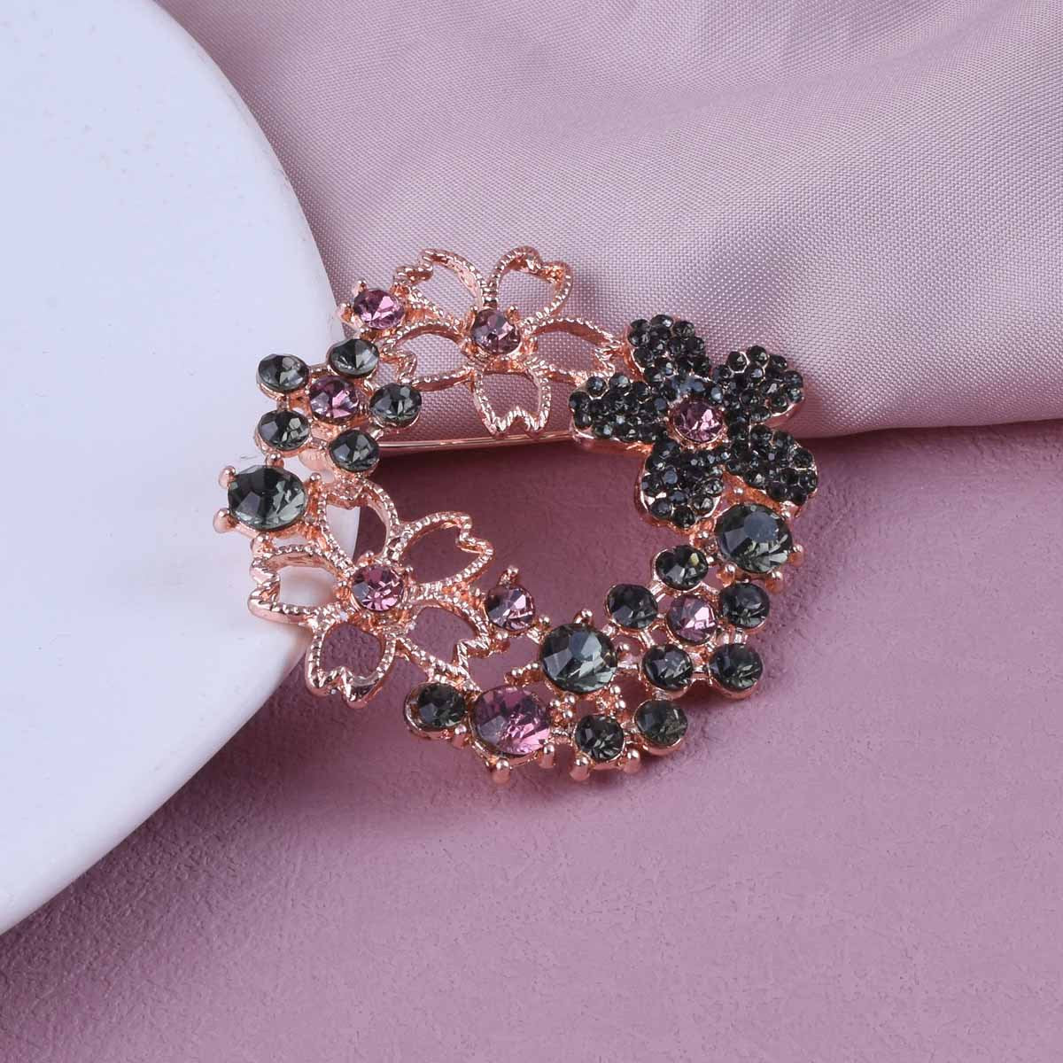 Flowers Pin In Rose Gold With Diamond Craft, Made Of Zinc Alloy And Inlaid With Rhinestones