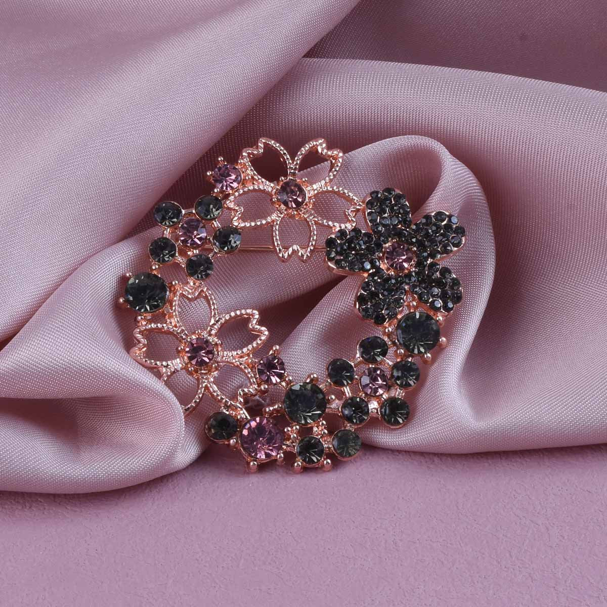 Flowers Pin In Rose Gold With Diamond Craft, Made Of Zinc Alloy And Inlaid With Rhinestones