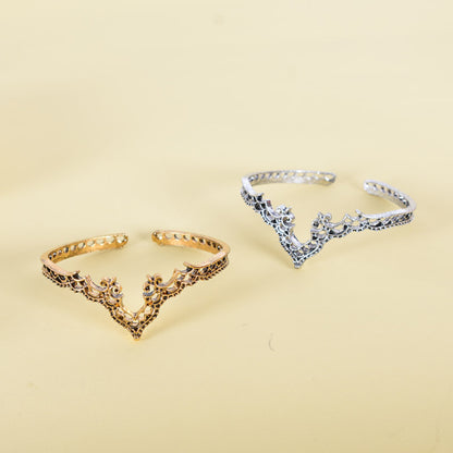 Retro Gold Flowers Bangle Featuring Electroplated Alloy Craftsmanship