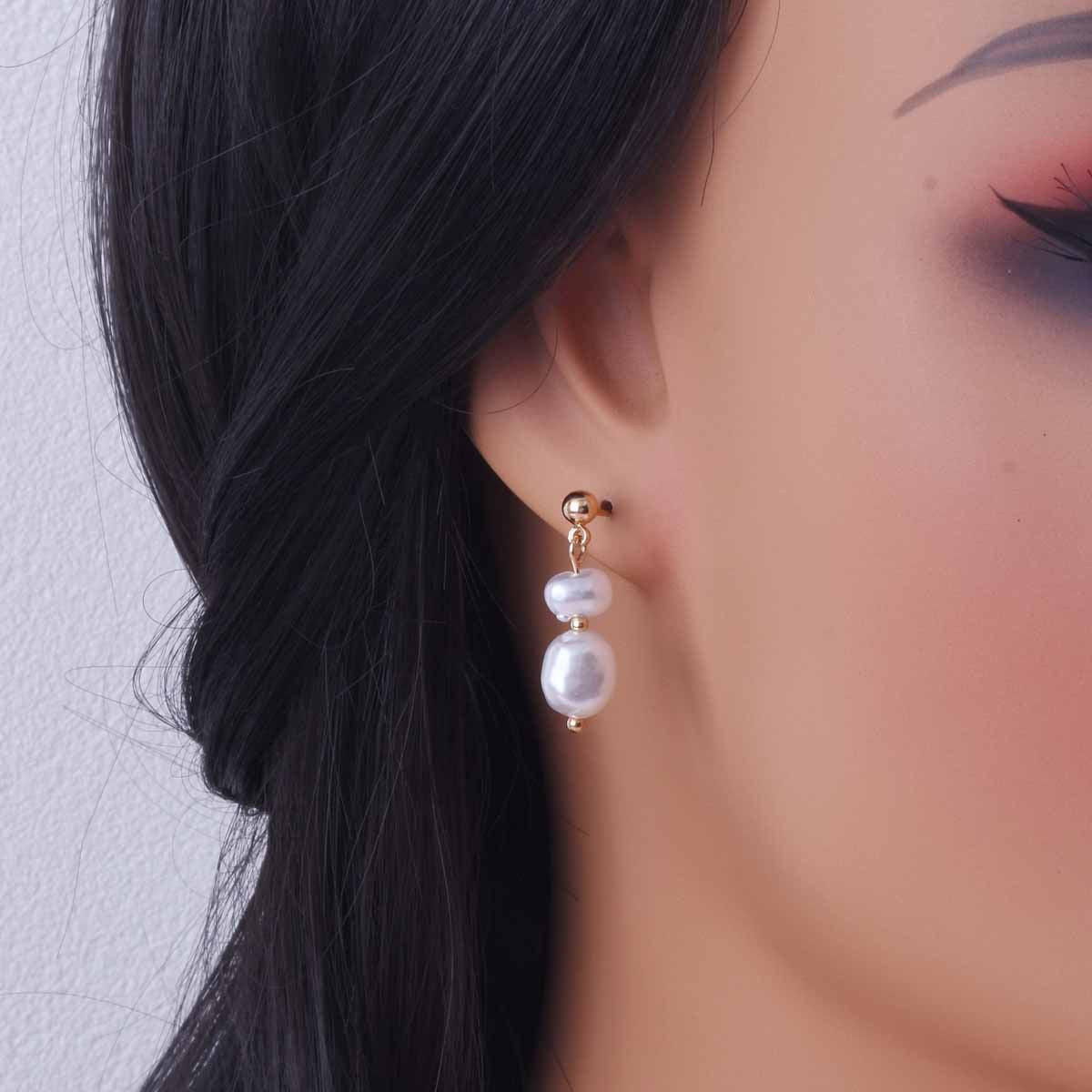Sweet Geometric Clip Earrings In Electroplated Alloy With Artificial Pearl Inlay, Unisex Design