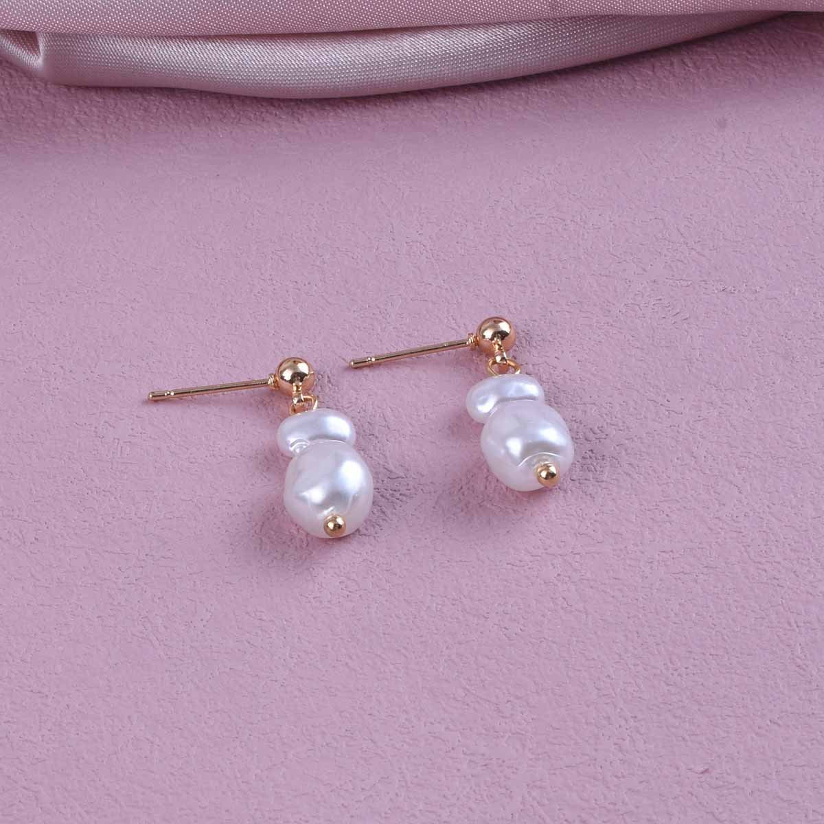 Sweet Geometric Clip Earrings In Electroplated Alloy With Artificial Pearl Inlay, Unisex Design