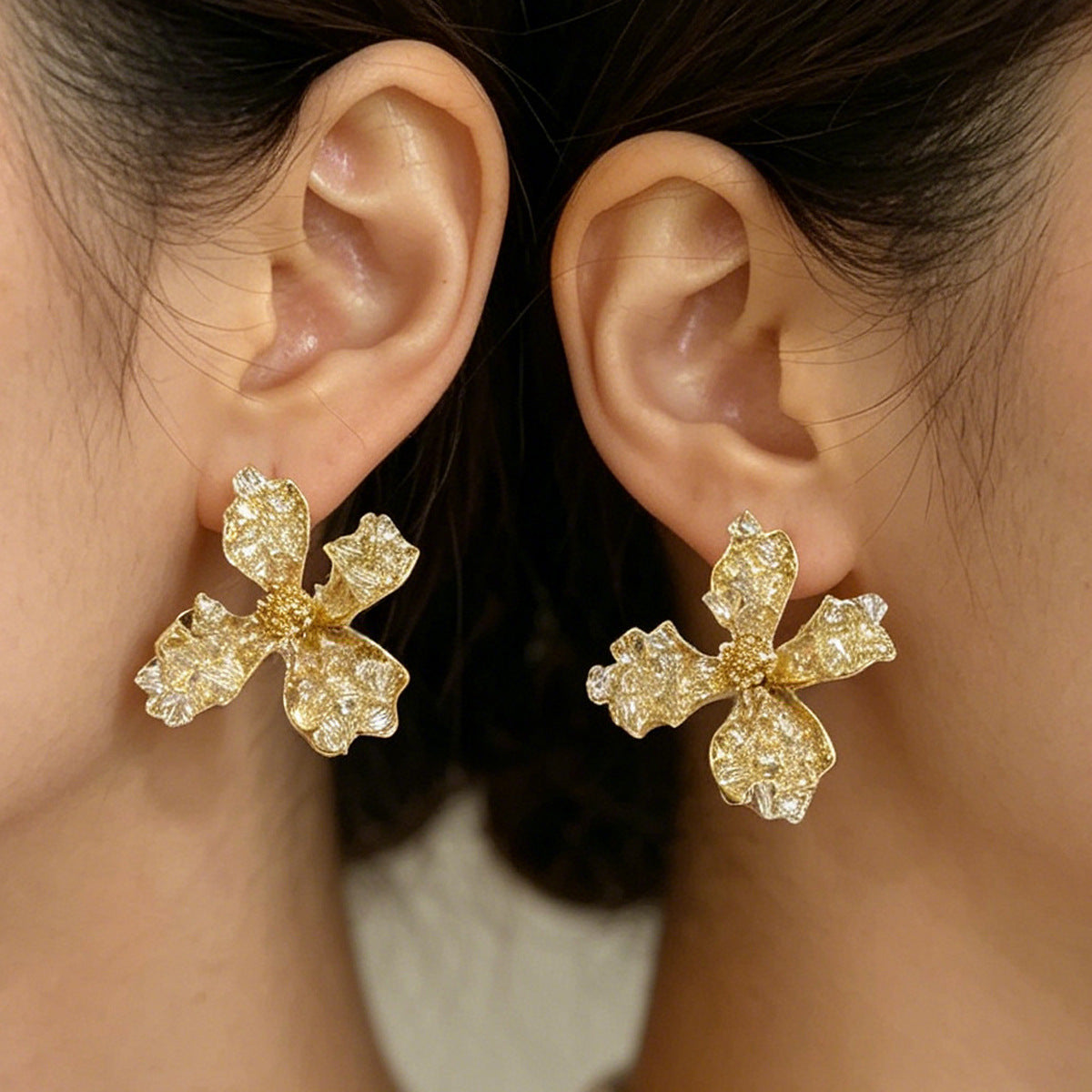 Unisex Flowers Earrings Made Of Zinc Alloy With Crystal Inlay, Featuring Electroplated Finish And 304 Stainless Steel Ear Pins