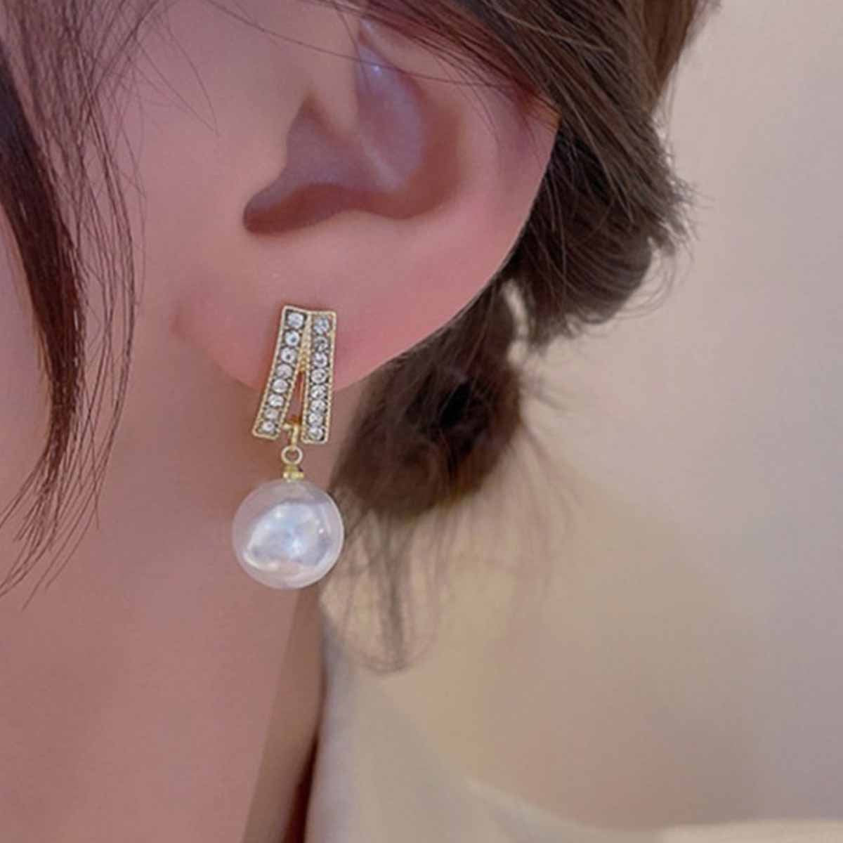 Geometric Sweet Clip Earrings For Unisex Featuring Zinc Alloy And 304 Stainless Steel With Rhinestone Inlay