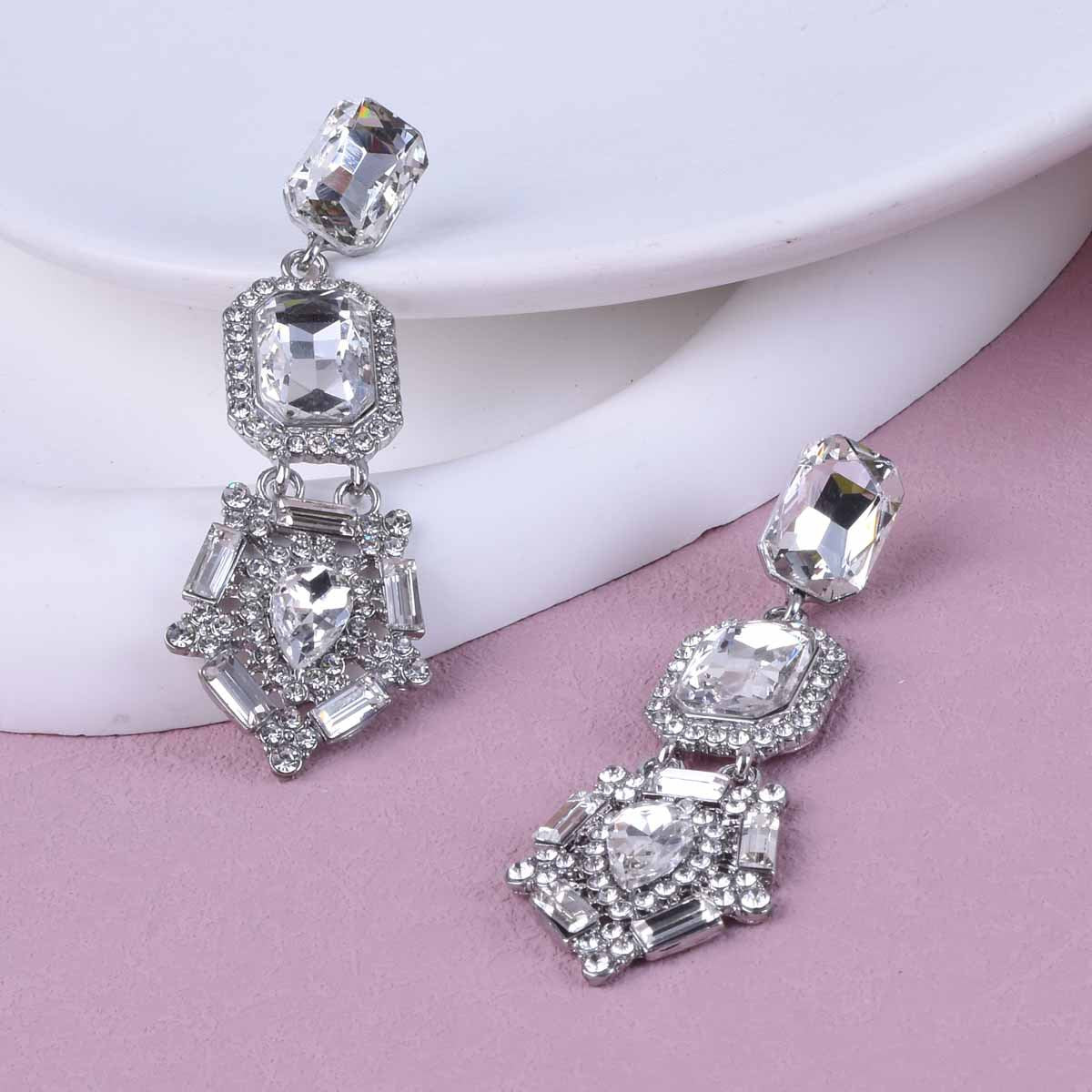 Sweet Water Droplets Tassel Stud Earrings For Unisex In Silver With Rhinestones, Made Of Zinc Alloy
