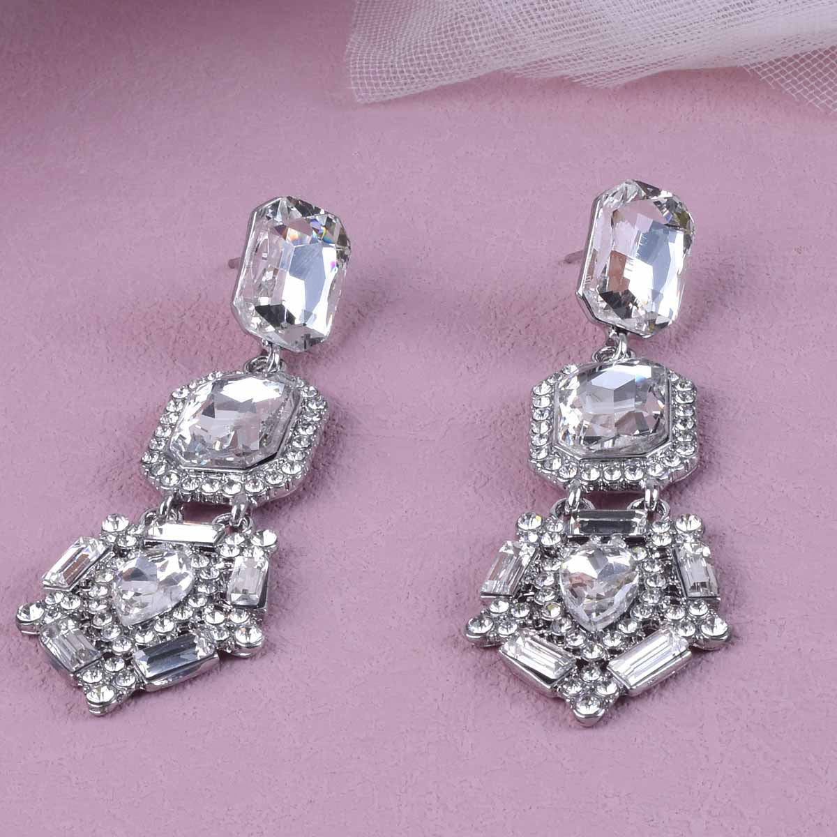 Sweet Water Droplets Tassel Stud Earrings For Unisex In Silver With Rhinestones, Made Of Zinc Alloy