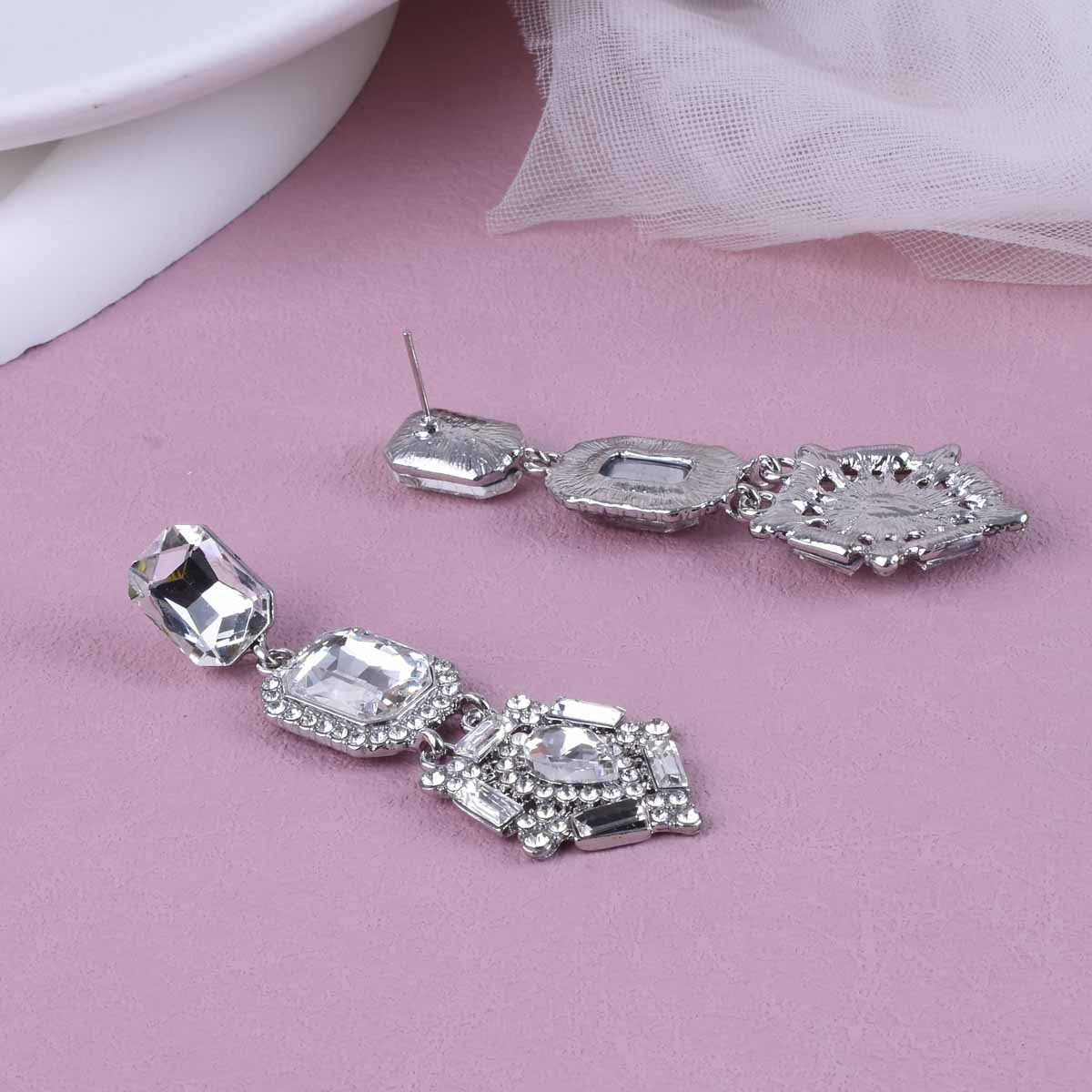 Sweet Water Droplets Tassel Stud Earrings For Unisex In Silver With Rhinestones, Made Of Zinc Alloy