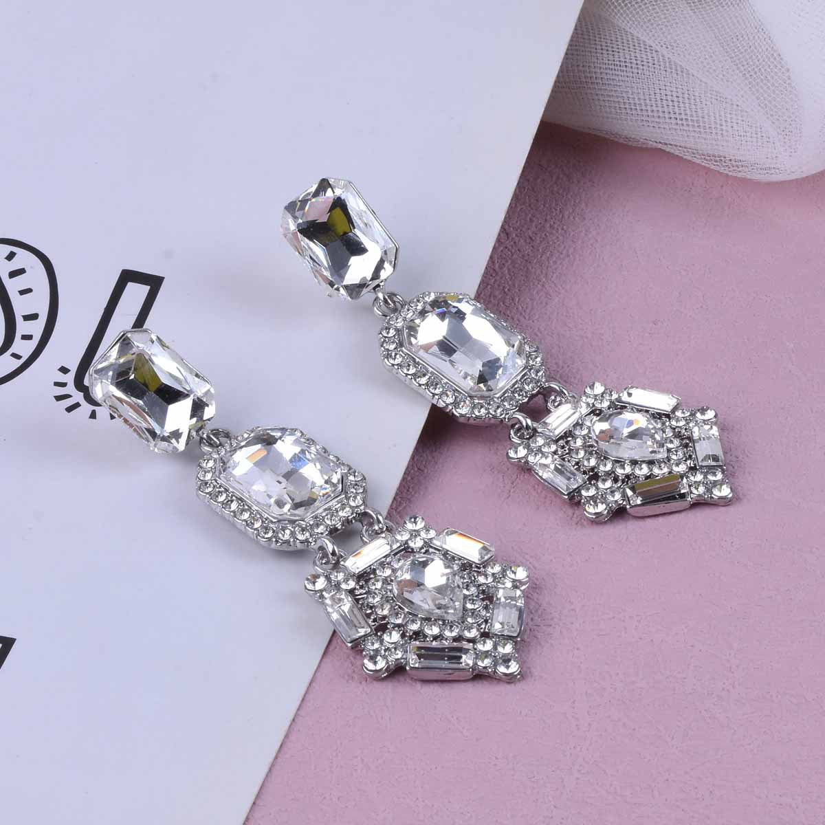 Sweet Water Droplets Tassel Stud Earrings For Unisex In Silver With Rhinestones, Made Of Zinc Alloy