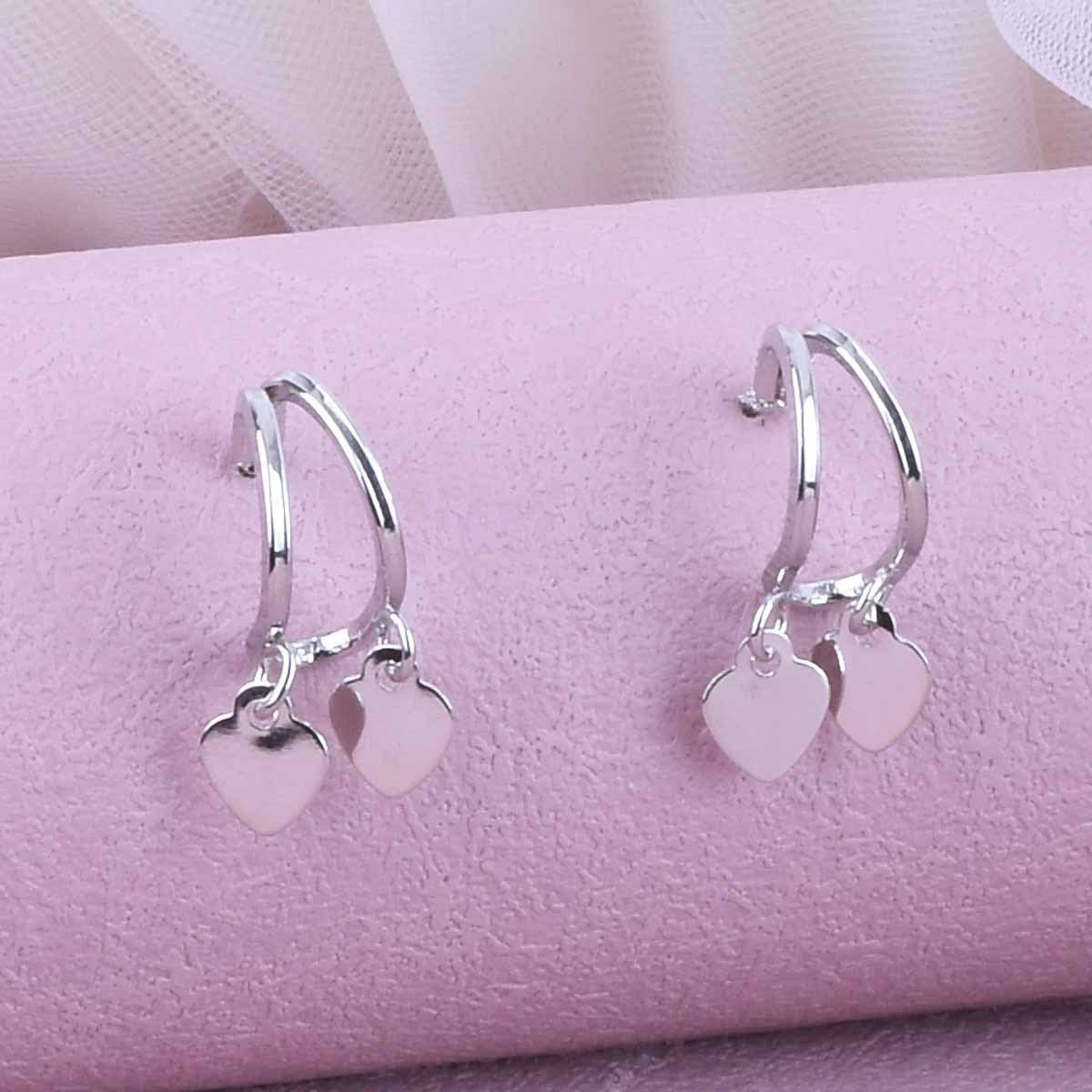 Heart Shape Stud Earrings For Unisex Featuring Electroplated Zinc Alloy In Silver With Sweet Style