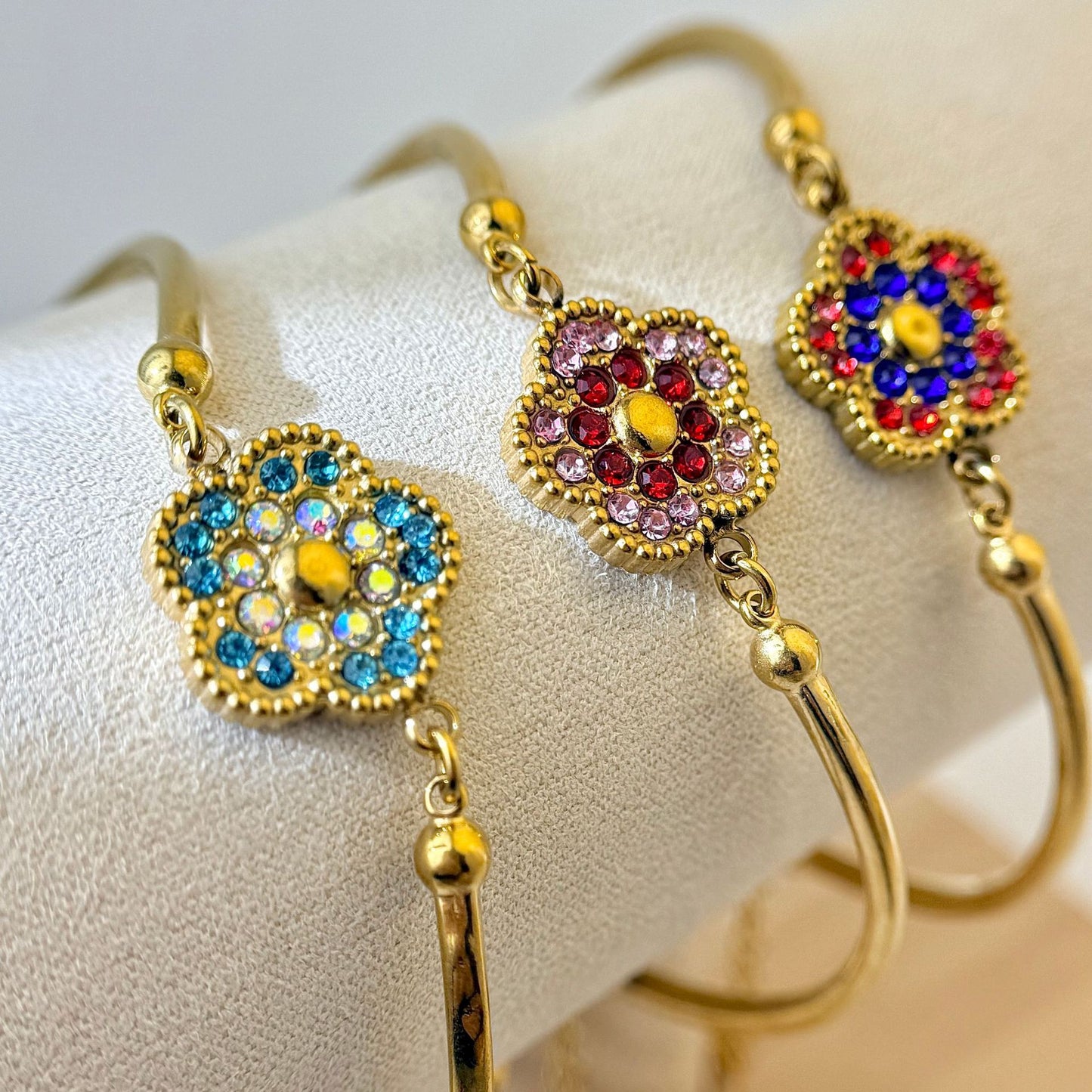 Simple Style Flowers Inlay Bracelets In 304 Stainless Steel With Zircon, Red Bangle
