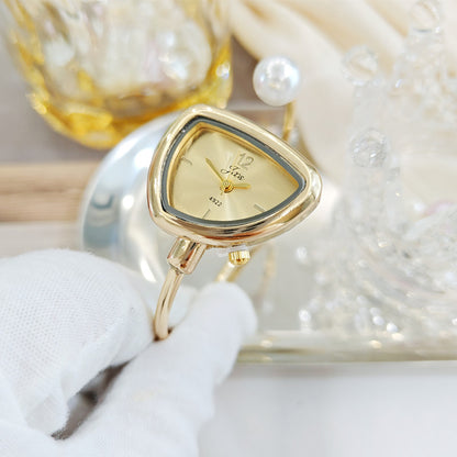 Women’s Quartz Watch With Irregular Shape Dial, Alloy Strap, Ordinary Glass Mirror, And Pointer Display
