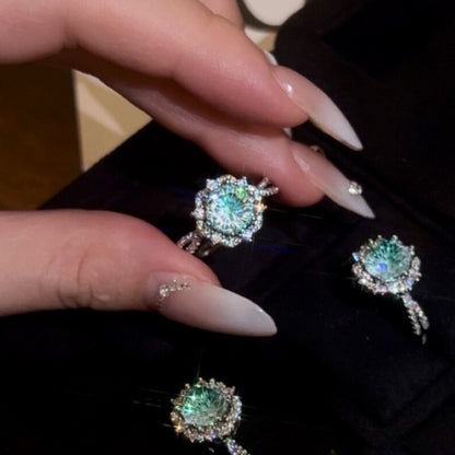 Luxurious Fireworks Claw Setting Ring For Women In Electroplated Copper With Zircon Inlay