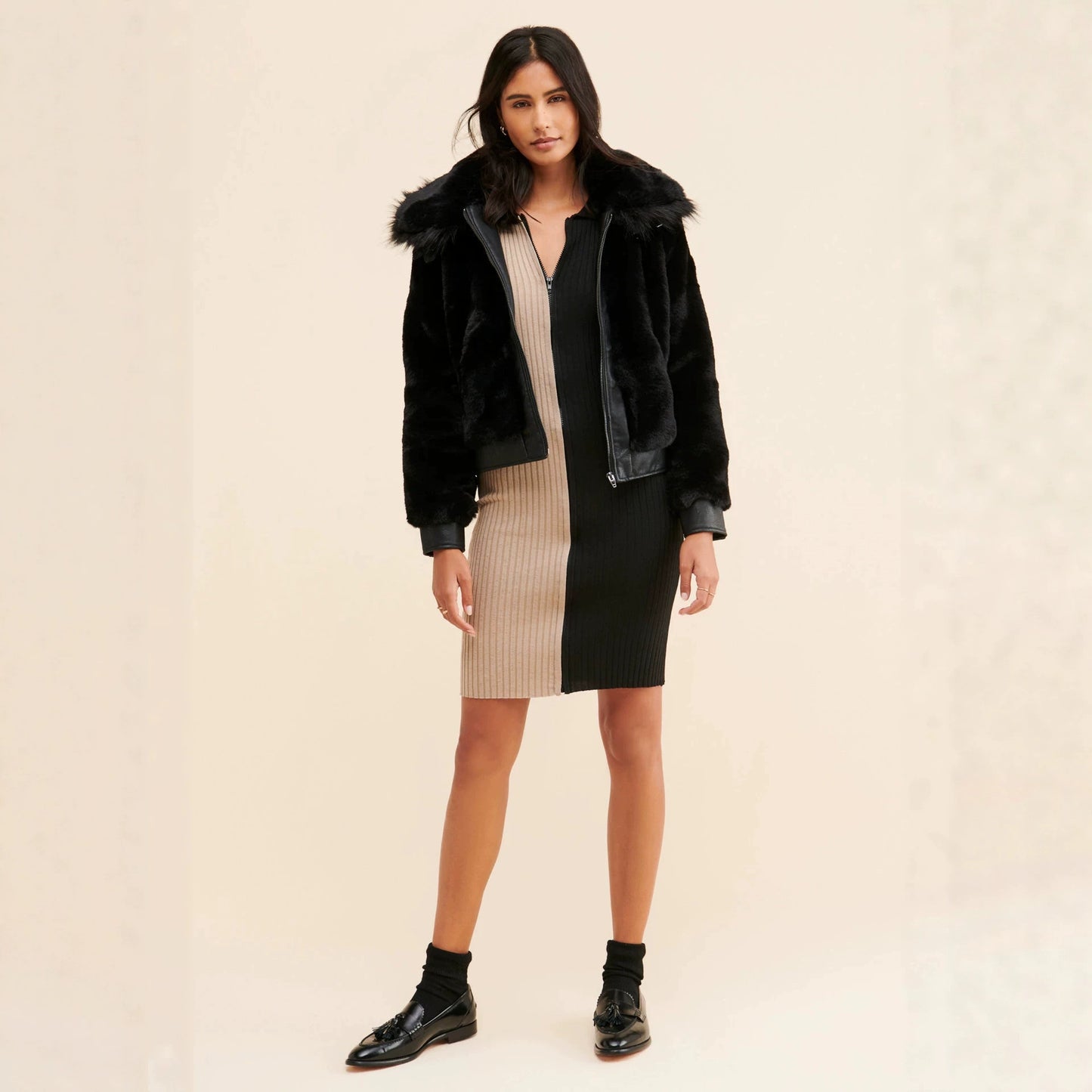Sexy Solid Color Coat Jacket With Lapel Collar In Polyester Featuring Contrast Faux Fur Detail