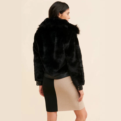 Sexy Solid Color Coat Jacket With Lapel Collar In Polyester Featuring Contrast Faux Fur Detail