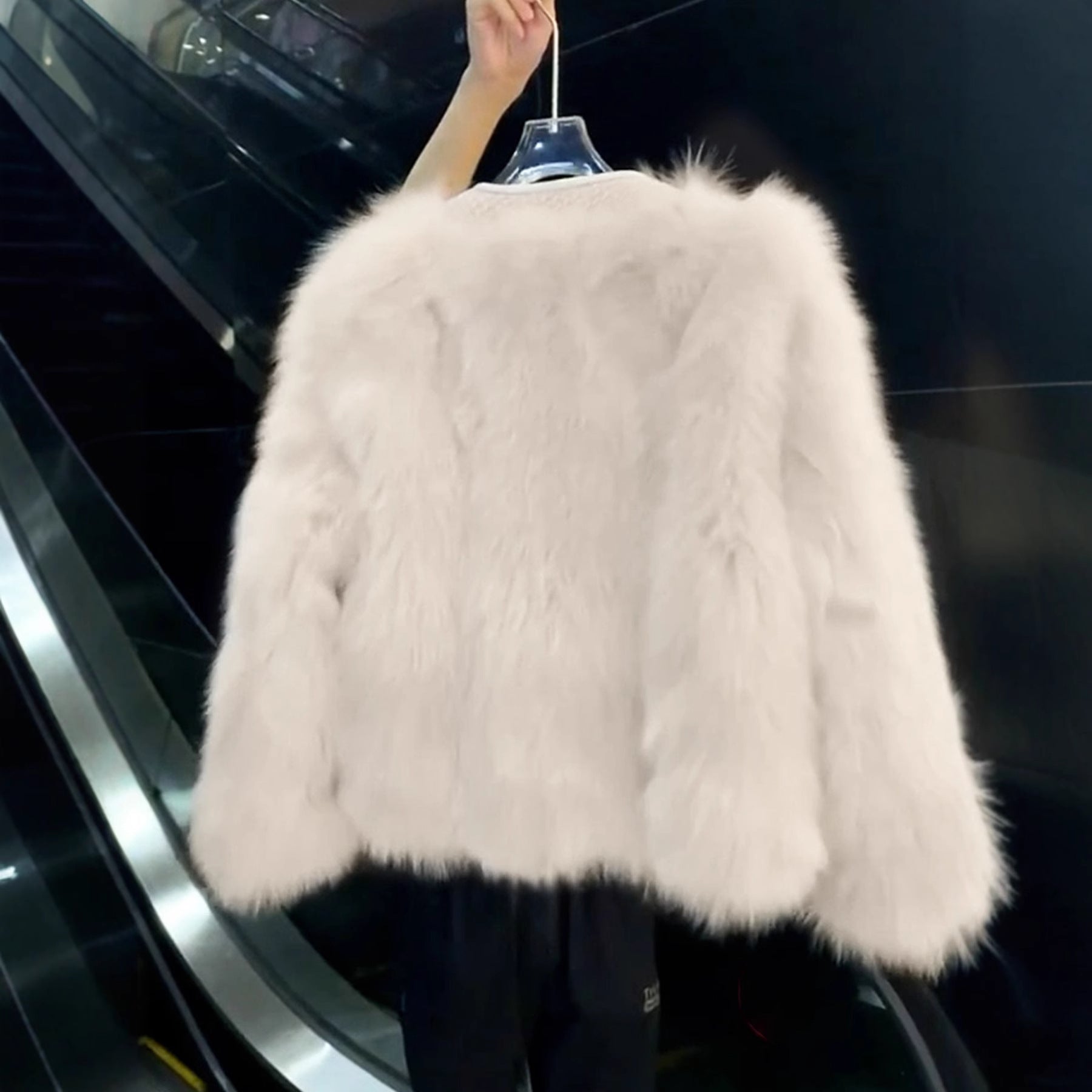 Elegant Pocket Faux Fur Coat With Round Neck In Warm Polyester Fabric