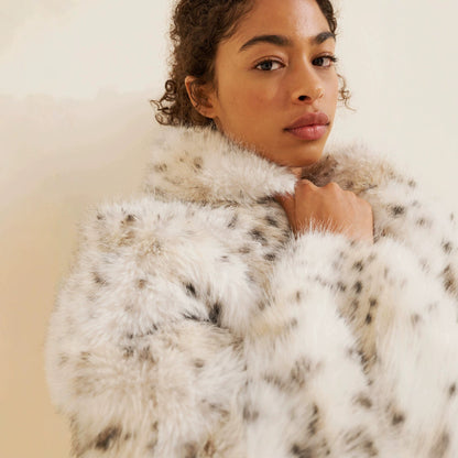 Spot Casual Coat Featuring Contrast Faux Fur Craftsmanship In Rayon Fabric With Hooded Design