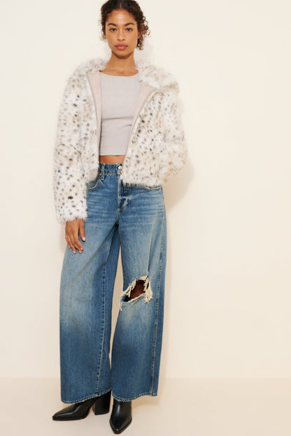 Spot Casual Coat Featuring Contrast Faux Fur Craftsmanship In Rayon Fabric With Hooded Design