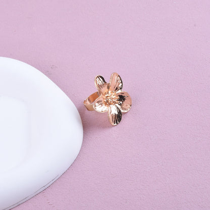 Retro Gold Alloy Flowers Ring For Women Featuring Elegant Floral Design