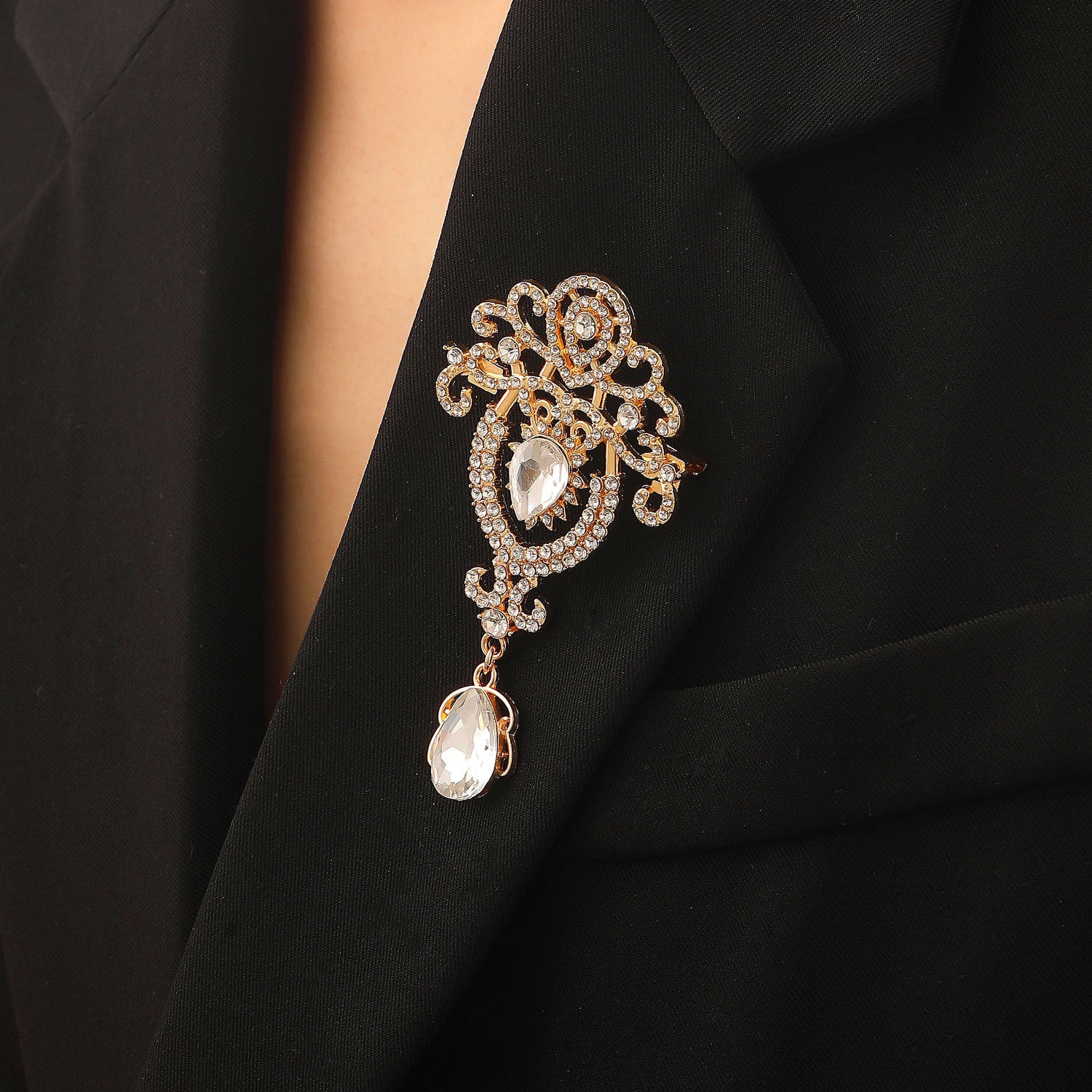 Water Droplets Pin In Zinc Alloy With Crystal Inlay Featuring Diamond Craftsmanship