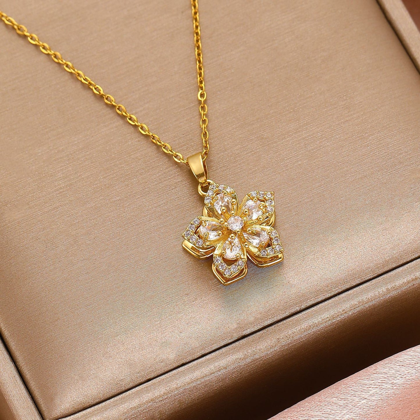 Rotatable Flowers Necklace For Women In White Featuring Copper Pendant With Zircon Inlay