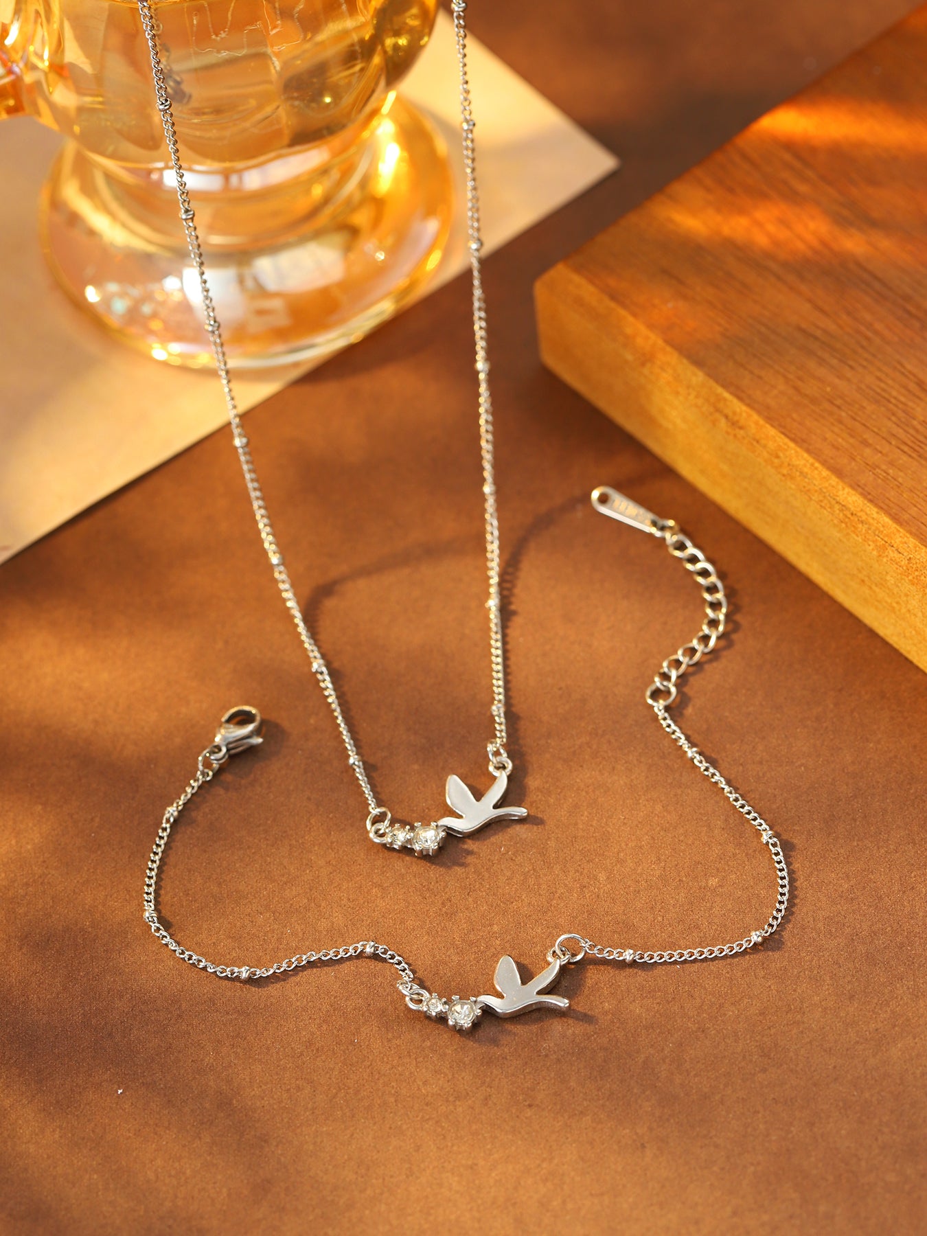 Polished Bird Jewelry Set For Adults With Electroplated Gold Plating, Mixed Materials, Rhinestone Inlay, And Beaded Chain