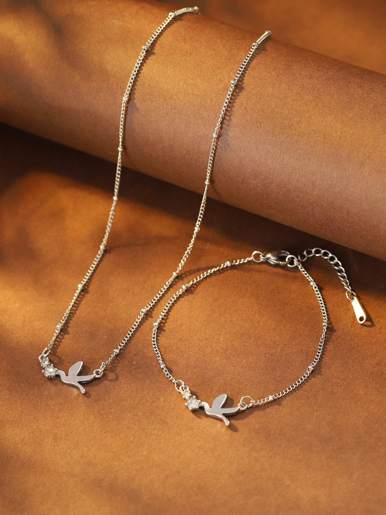 Polished Bird Jewelry Set For Adults With Electroplated Gold Plating, Mixed Materials, Rhinestone Inlay, And Beaded Chain