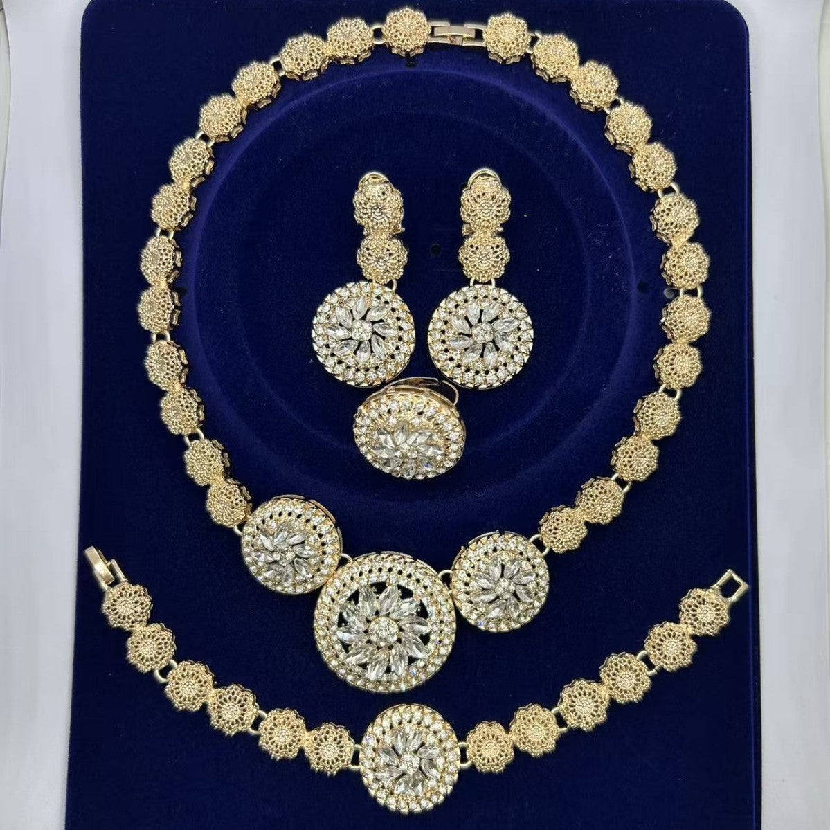 Luxurious Women’s Jewelry Set Featuring Plant Pattern With Electroplated Alloy And Glass Inlay