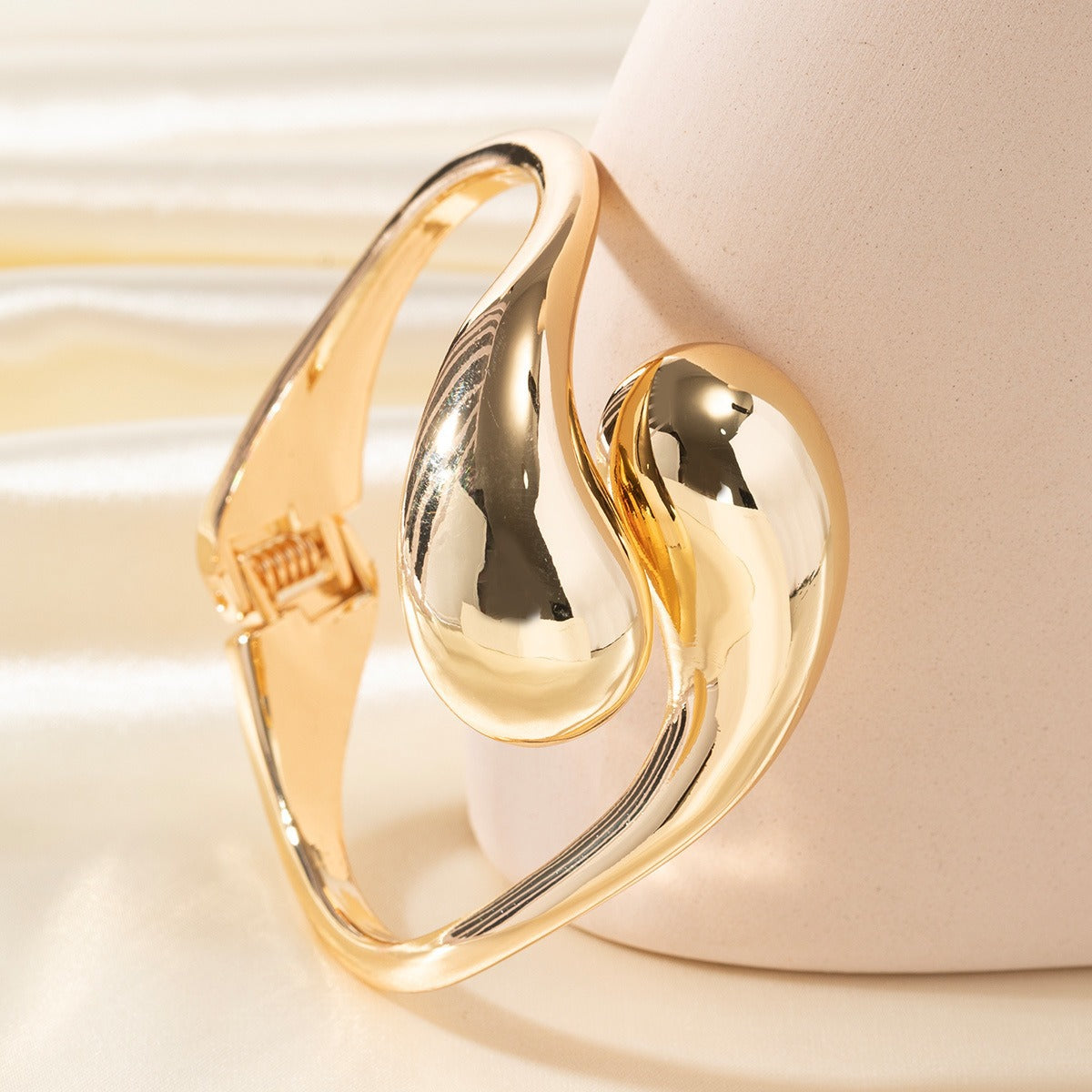 Simple Style Gold Alloy Bangle With Water Droplets Pattern Featuring Electroplated Finish