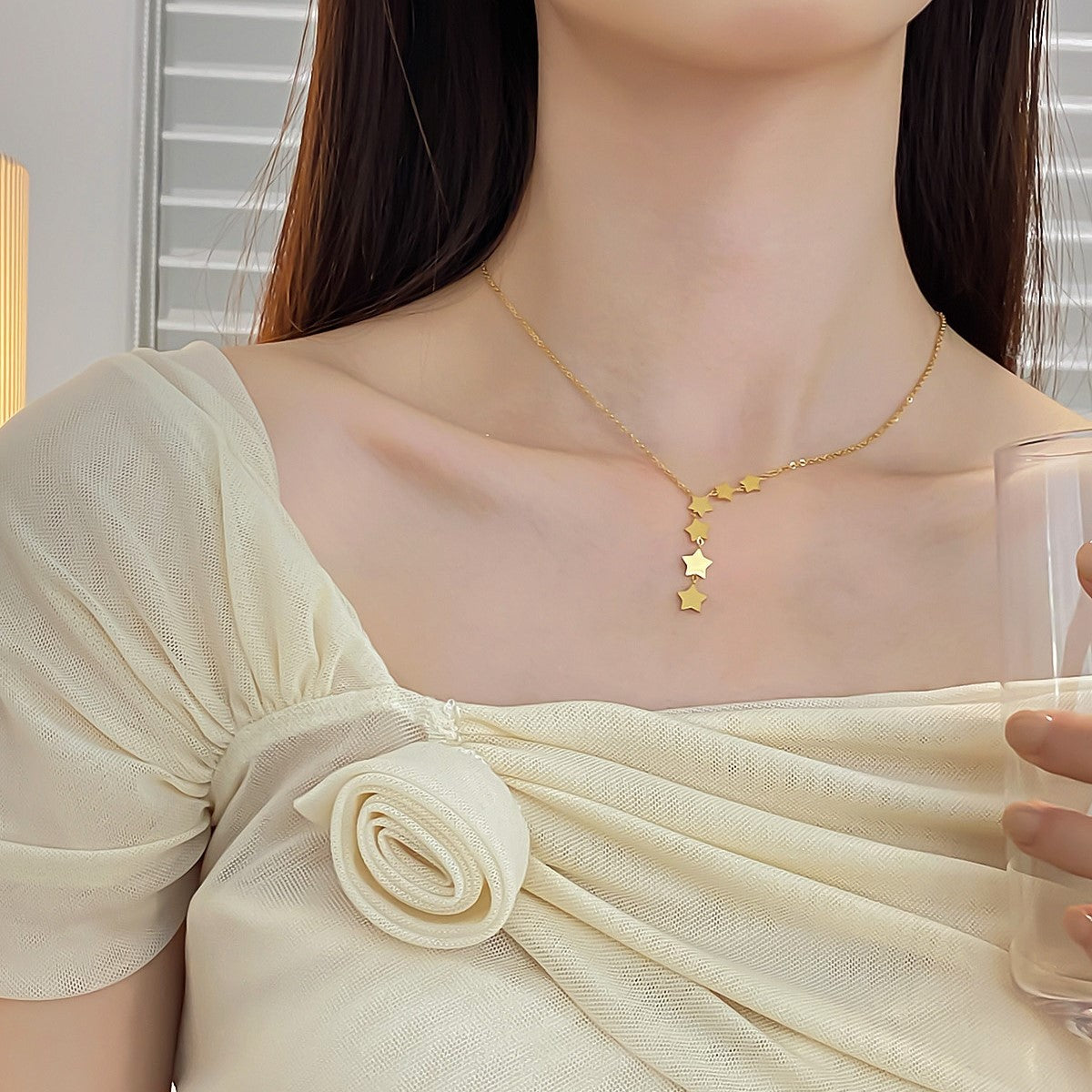 Simple Style Gold Star Choker Necklace For Women With Electroplated Titanium Steel Pendant