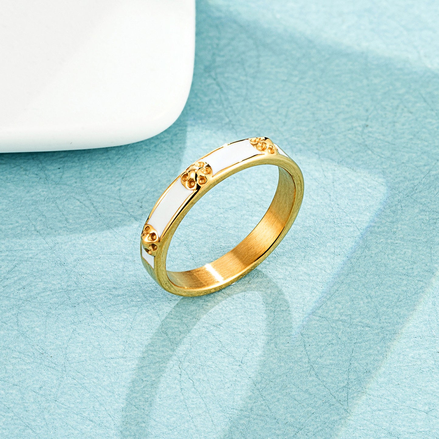 Simple Style Flowers Enamel Rings For Women In Titanium Steel With 18K Real Gold Electroplated Plating