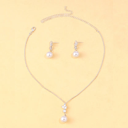 Luxurious Women’s Jewelry Set Featuring Leaf Pattern With Electroplated Zircon Material And Zircon Inlay