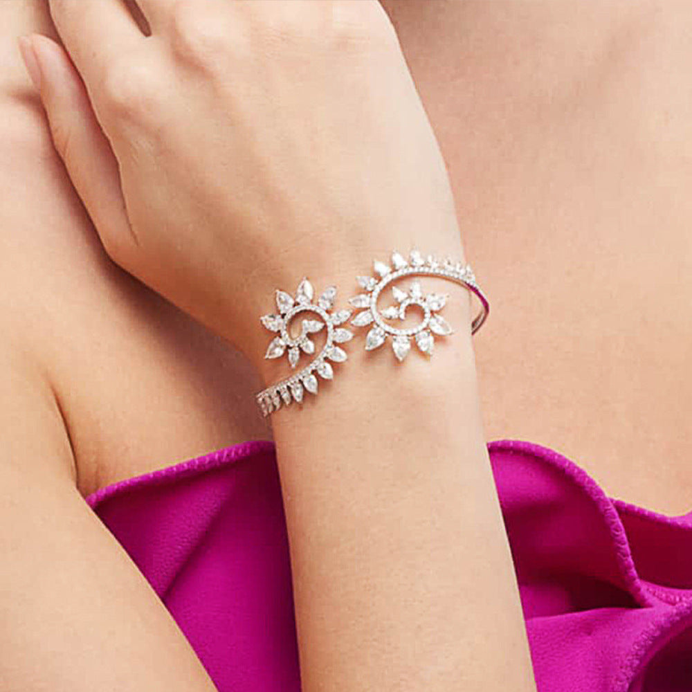 Vintage Style Silver Alloy Bangle For Women With Water Droplets Design And Zircon Inlay