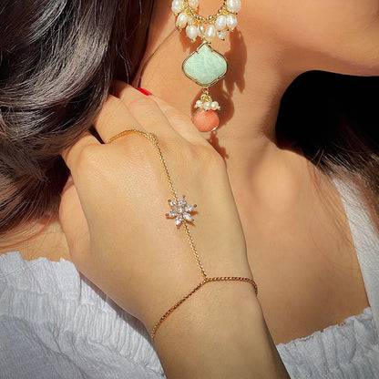 Silver Flowers Hand Chain Bracelet For Women In Electroplated Alloy With Zircon Inlay