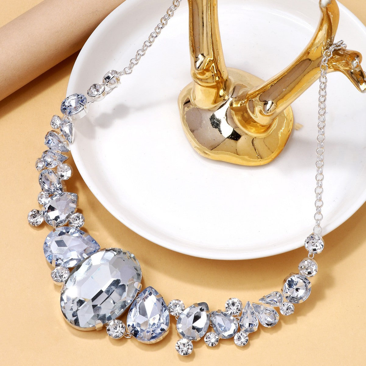 Exaggerated Women’s Necklace Featuring Alloy Pendant With Rhinestones And Artificial Gemstones, Electroplated Finish