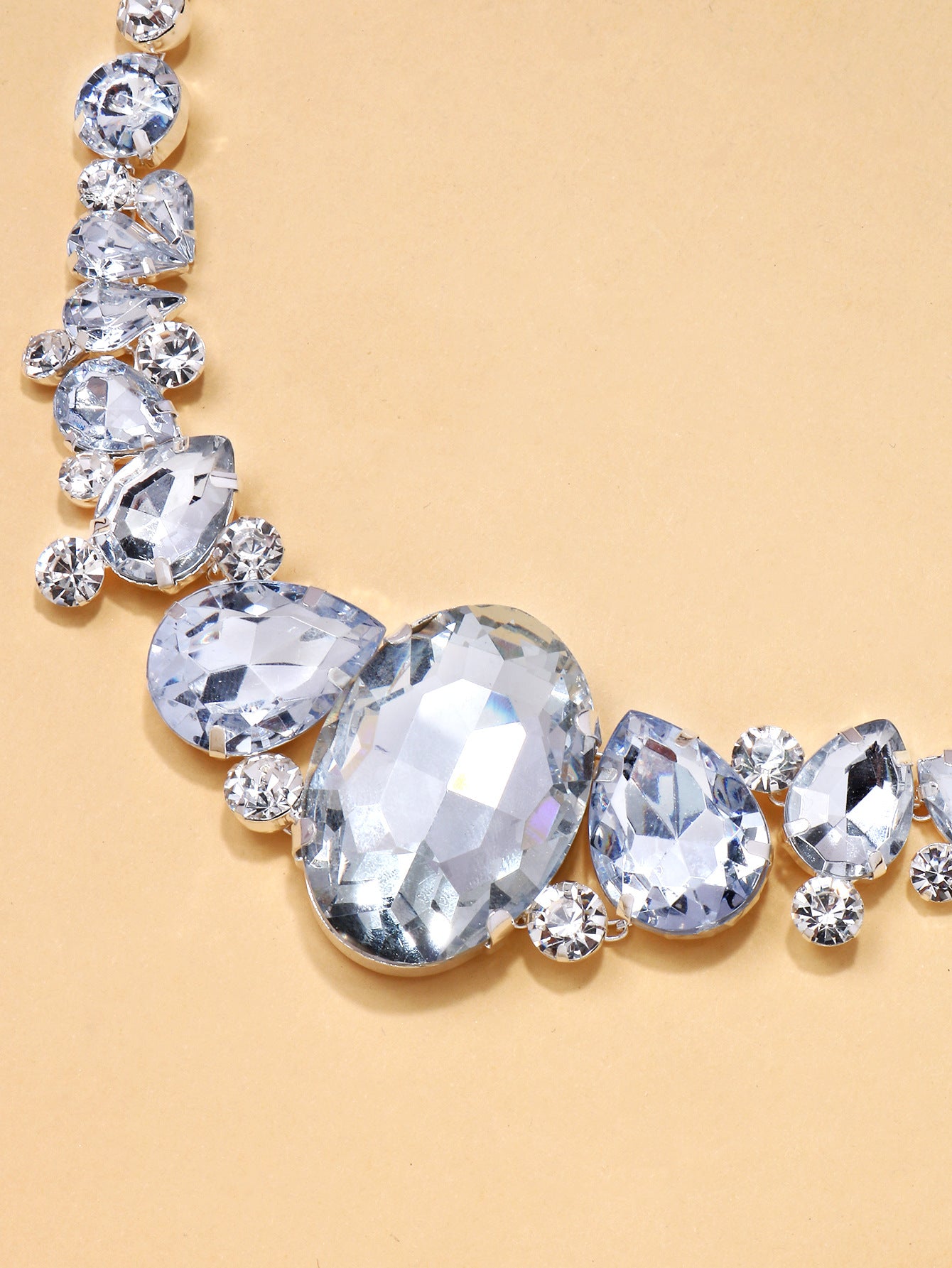 Exaggerated Women’s Necklace Featuring Alloy Pendant With Rhinestones And Artificial Gemstones, Electroplated Finish