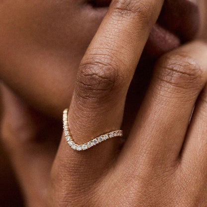 Unisex Simple Style V Shape Ring In Silver Featuring Rhinestone Inlay For Elegant Wear