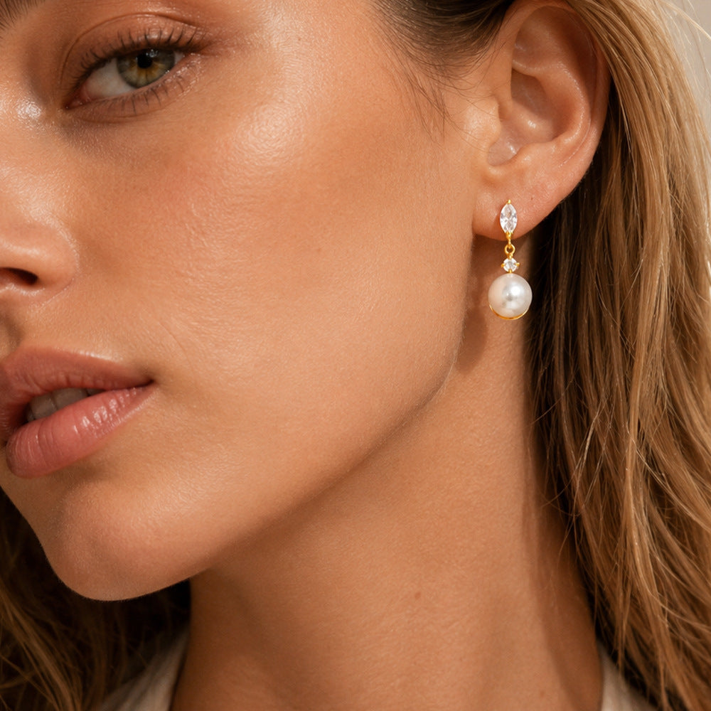 Basic Leaf Stud Earrings For Women In Silver With Bezel Setting And Zircon Inlay, Crafted From Copper