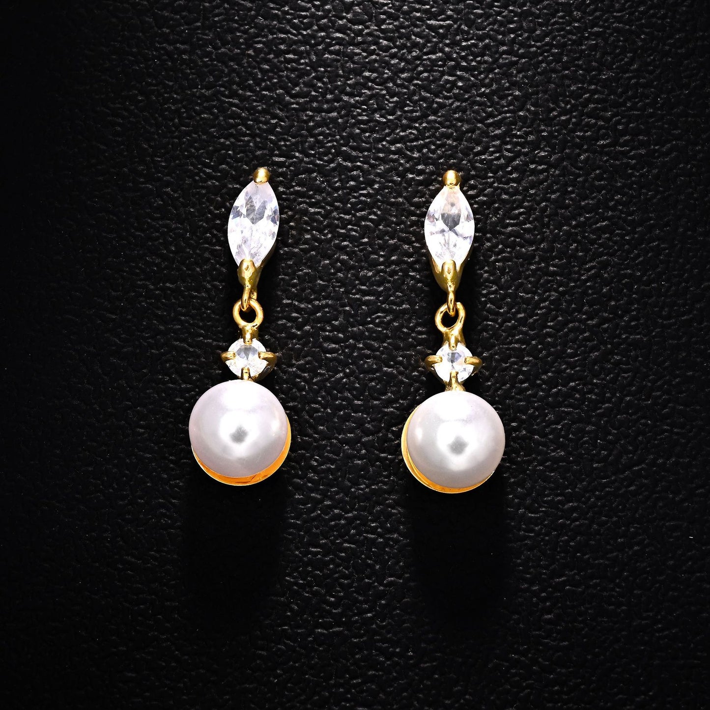 Basic Leaf Stud Earrings For Women In Silver With Bezel Setting And Zircon Inlay, Crafted From Copper