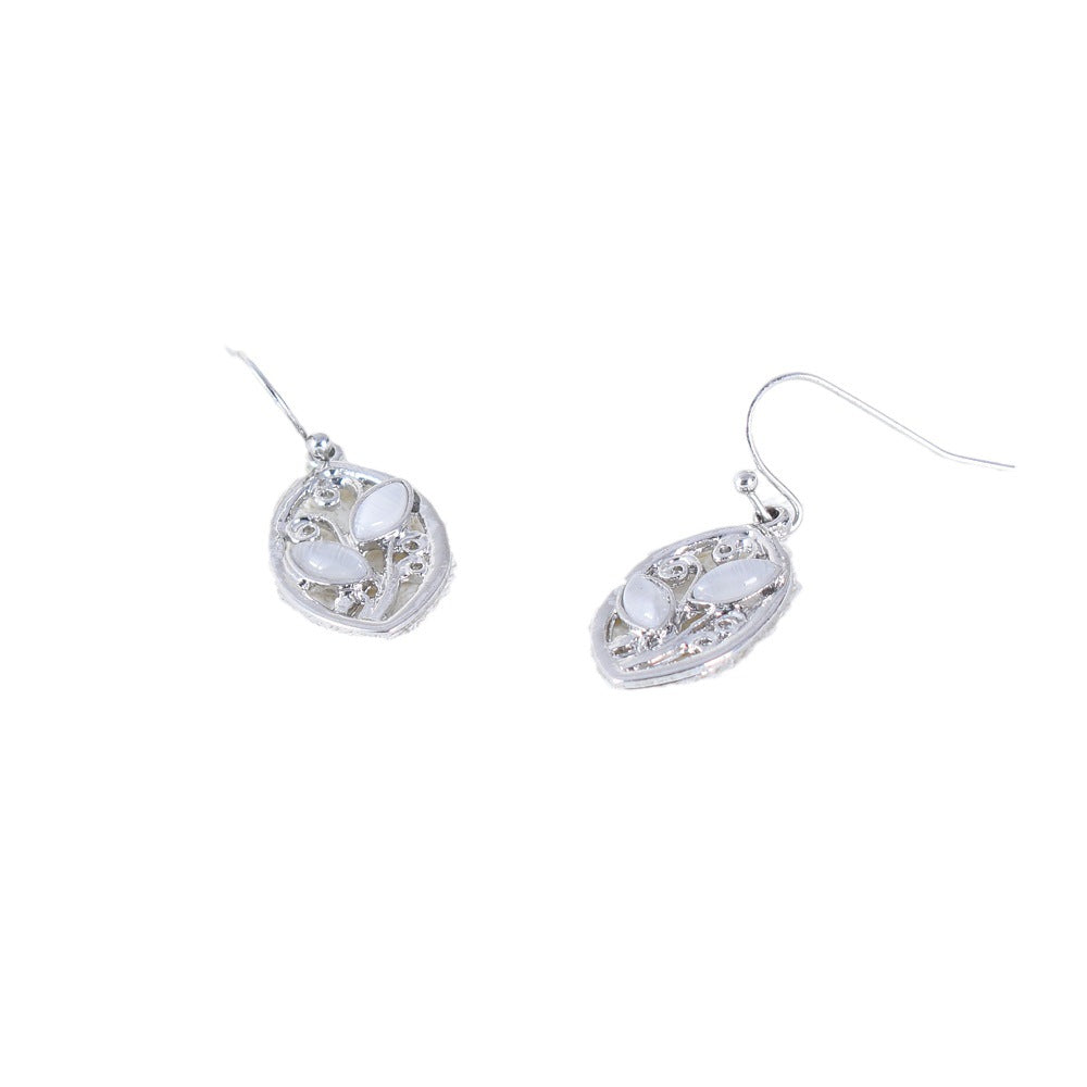 Simple Style Leaves Earrings In Alloy Featuring Electroplated Finish For Elegant Look