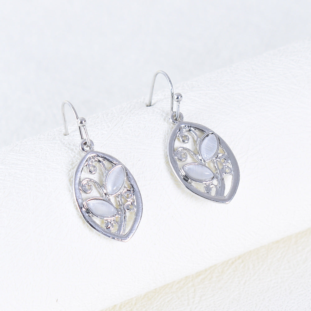 Simple Style Leaves Earrings In Alloy Featuring Electroplated Finish For Elegant Look