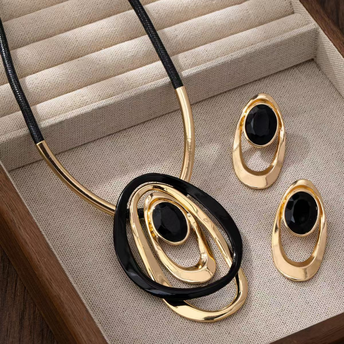 Retro Handmade Oval Necklace For Women With Zinc Alloy And Acrylic Inlay Featuring A Handmade Chain