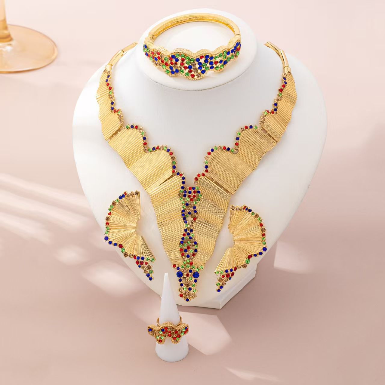 Luxurious Asymmetrical Flowers Necklace For Women With Handmade Zinc Alloy Chain And Rhinestone Inlay