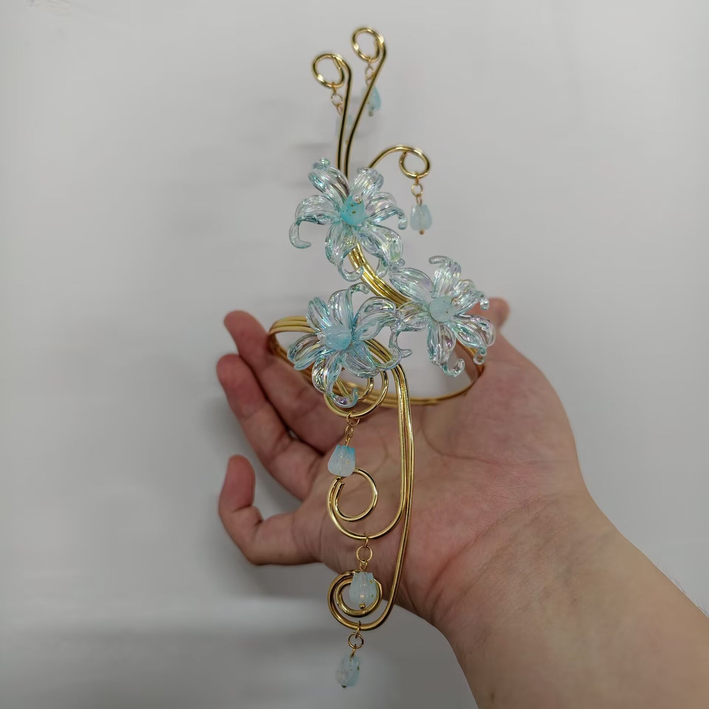Handmade Bohemian Flowers Arm Bracelet For Women In Gold Iron With Acrylic Inlay