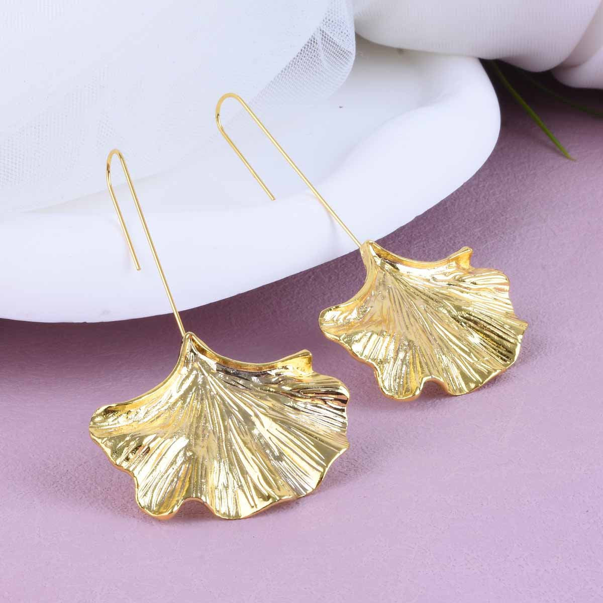 Sweet Ginkgo Leaf Drop Earrings In Silver Alloy With Electroplated Finish