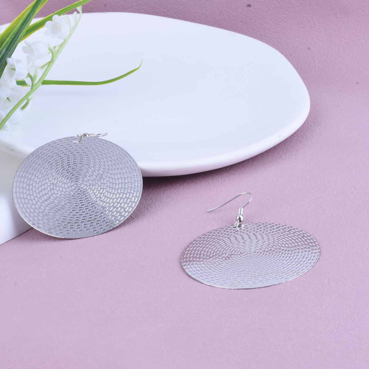Exaggerated Circle Gold Alloy Earrings With Electroplated Finish For A Stylish Look