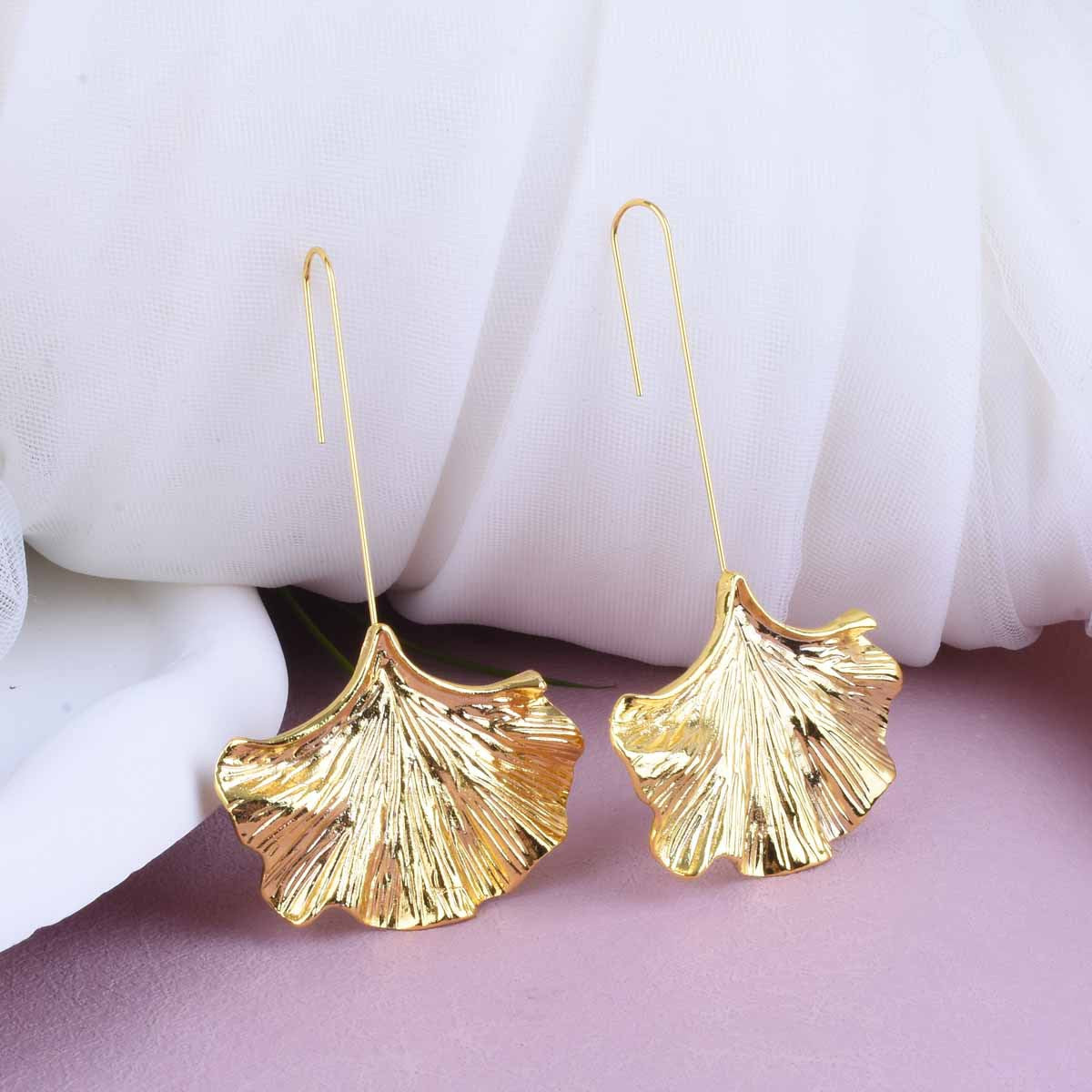 Sweet Ginkgo Leaf Drop Earrings In Silver Alloy With Electroplated Finish